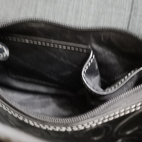 BEAUTIFUL XOXO BLACK PATENT HEARTS SHOULDER BAG IN GREAT CONDITION! - Picture 7 of 8